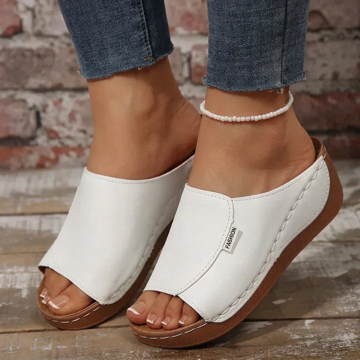 Romaine | Slip-On Sandals